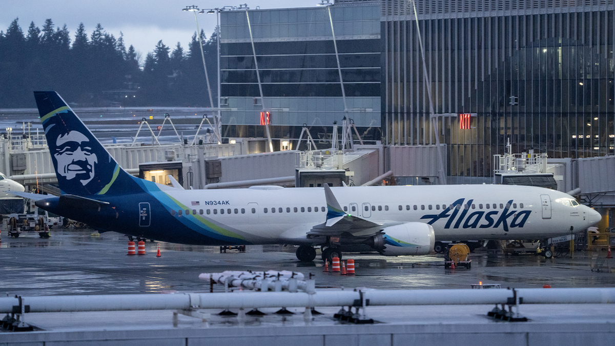 Alaska Airlines plane